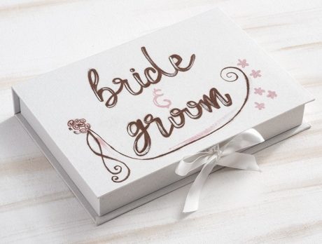 χειροποίητη-ζωγραφιστή-στεφανοθήκη-με-σατέν-επένδυση (1)